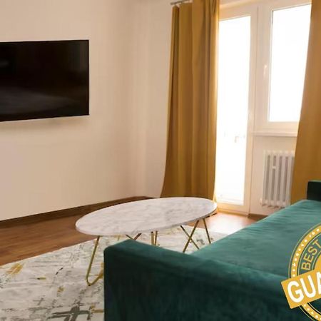 New Colorful Apartment With Big Balcony Bratislava Extérieur photo