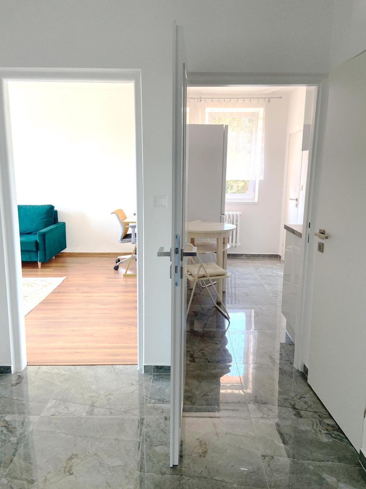New Colorful Apartment With Big Balcony Bratislava Extérieur photo