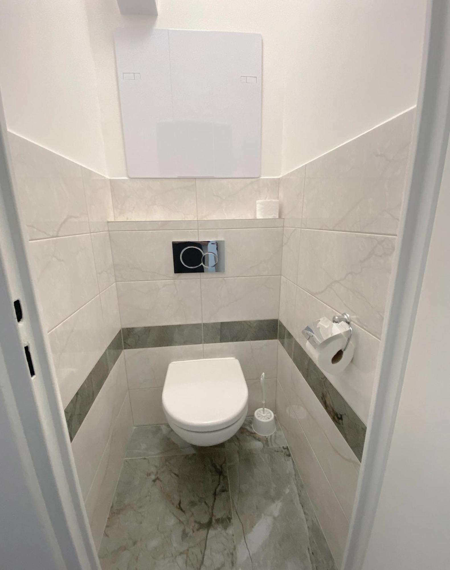 New Colorful Apartment With Big Balcony Bratislava Extérieur photo